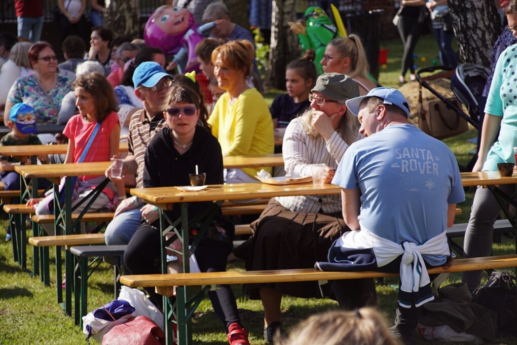 W sobotę przy parafii Matki Bożej Różańcowej w Halebie odbył się tradycyjny piknik. Na parafian czekało wiele atrakcji takich jak występy akrobatyczne, dmuchane zamki dla dzieci, grill oraz występ Grzegorza Poloczka.
