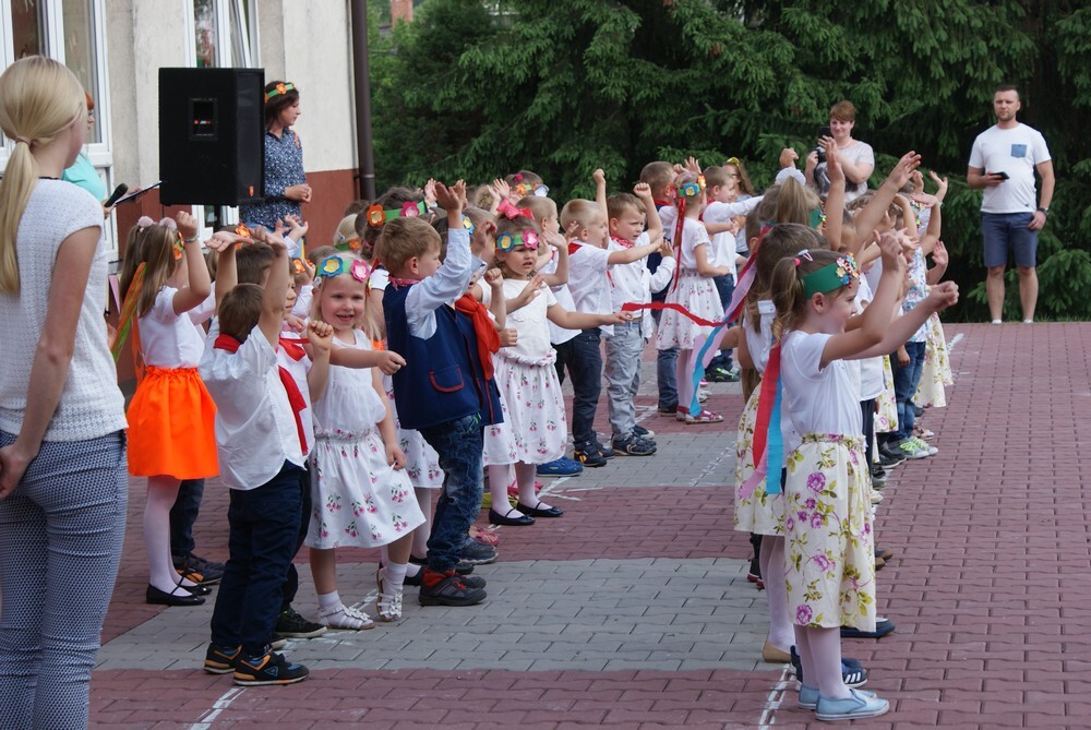 W Przedszkolu "Bajkolandii" na Halembie było wczoraj radośnie, głośno, śpiewnie i tanecznie, a wszystko to przy okazji festynu pod hasłem: fajer po naszymu.