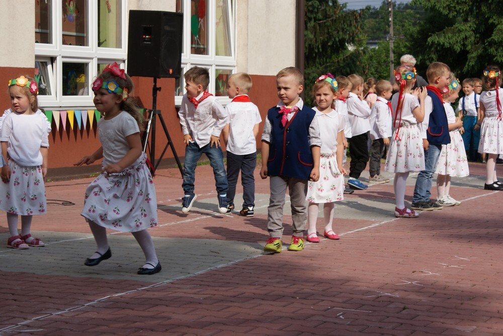 W Przedszkolu "Bajkolandii" na Halembie było wczoraj radośnie, głośno, śpiewnie i tanecznie, a wszystko to przy okazji festynu pod hasłem: fajer po naszymu.