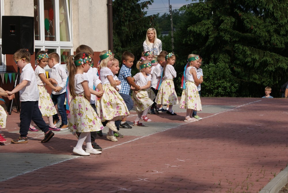 W Przedszkolu "Bajkolandii" na Halembie było wczoraj radośnie, głośno, śpiewnie i tanecznie, a wszystko to przy okazji festynu pod hasłem: fajer po naszymu.
