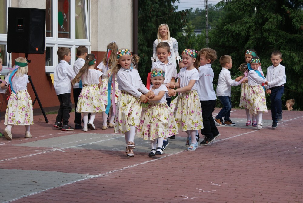 W Przedszkolu "Bajkolandii" na Halembie było wczoraj radośnie, głośno, śpiewnie i tanecznie, a wszystko to przy okazji festynu pod hasłem: fajer po naszymu.
