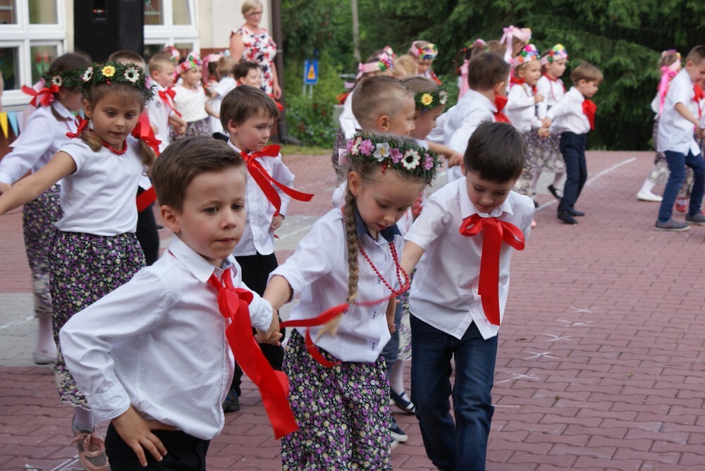 W Przedszkolu "Bajkolandii" na Halembie było wczoraj radośnie, głośno, śpiewnie i tanecznie, a wszystko to przy okazji festynu pod hasłem: fajer po naszymu.