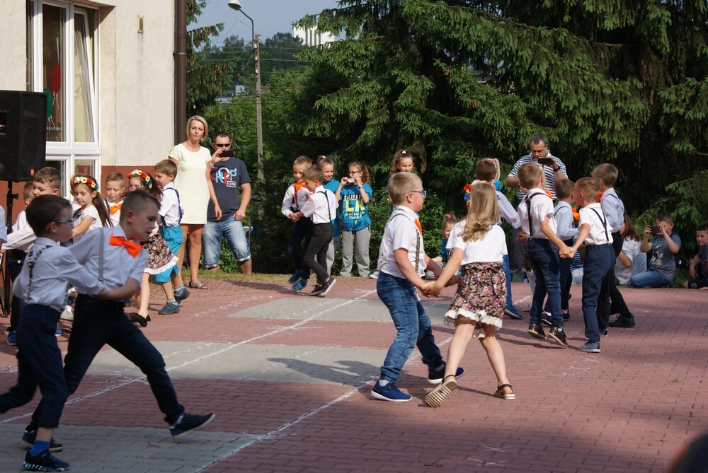 W Przedszkolu "Bajkolandii" na Halembie było wczoraj radośnie, głośno, śpiewnie i tanecznie, a wszystko to przy okazji festynu pod hasłem: fajer po naszymu.