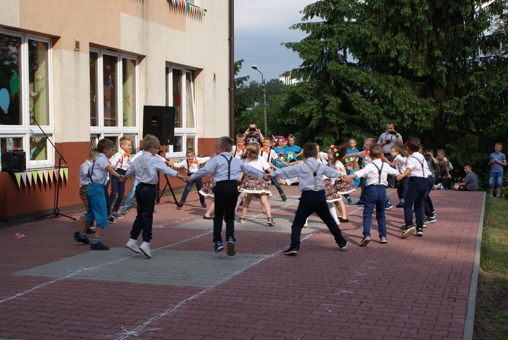 W Przedszkolu "Bajkolandii" na Halembie było wczoraj radośnie, głośno, śpiewnie i tanecznie, a wszystko to przy okazji festynu pod hasłem: fajer po naszymu.