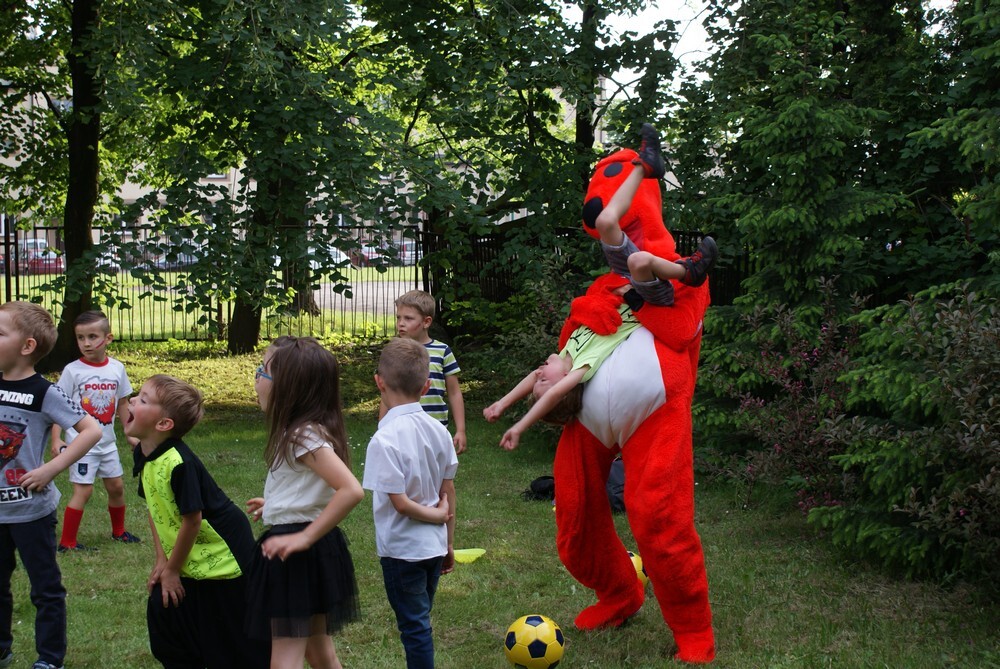 W Przedszkolu "Bajkolandii" na Halembie było wczoraj radośnie, głośno, śpiewnie i tanecznie, a wszystko to przy okazji festynu pod hasłem: fajer po naszymu.