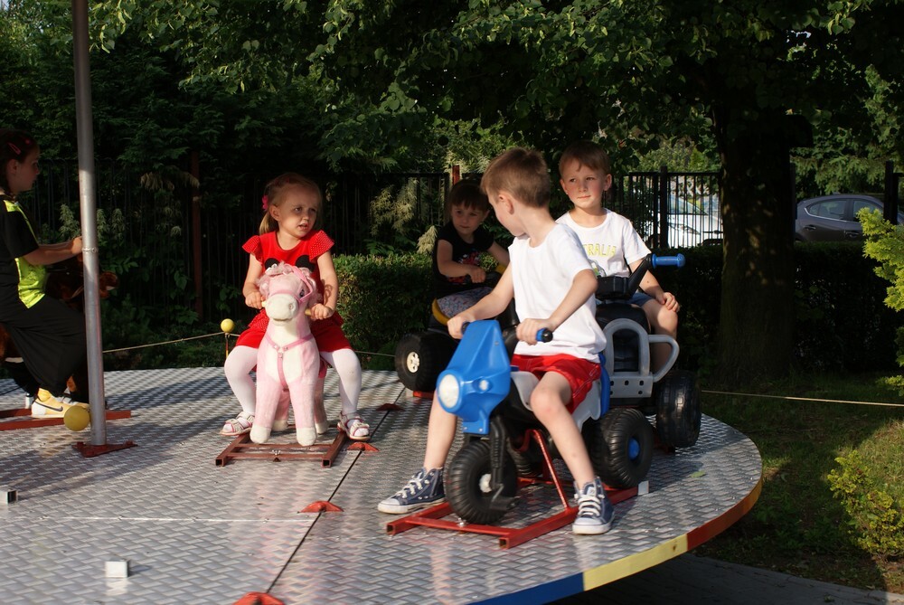 W Przedszkolu "Bajkolandii" na Halembie było wczoraj radośnie, głośno, śpiewnie i tanecznie, a wszystko to przy okazji festynu pod hasłem: fajer po naszymu.