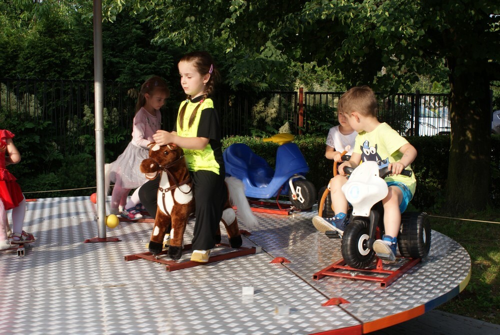 W Przedszkolu "Bajkolandii" na Halembie było wczoraj radośnie, głośno, śpiewnie i tanecznie, a wszystko to przy okazji festynu pod hasłem: fajer po naszymu.