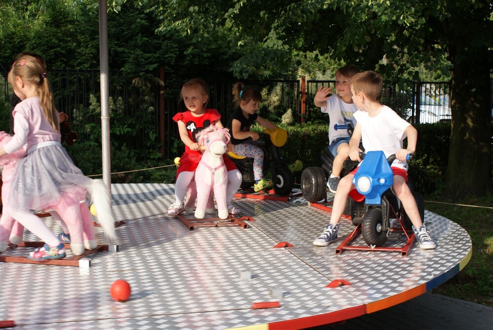 W Przedszkolu "Bajkolandii" na Halembie było wczoraj radośnie, głośno, śpiewnie i tanecznie, a wszystko to przy okazji festynu pod hasłem: fajer po naszymu.