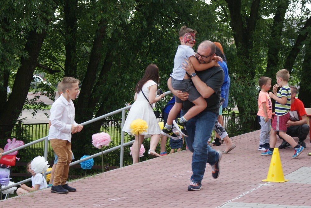 W Przedszkolu "Bajkolandii" na Halembie było wczoraj radośnie, głośno, śpiewnie i tanecznie, a wszystko to przy okazji festynu pod hasłem: fajer po naszymu.