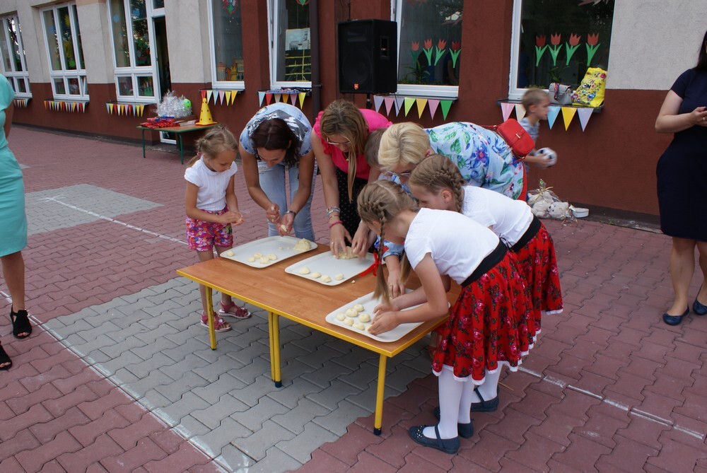 W Przedszkolu "Bajkolandii" na Halembie było wczoraj radośnie, głośno, śpiewnie i tanecznie, a wszystko to przy okazji festynu pod hasłem: fajer po naszymu.