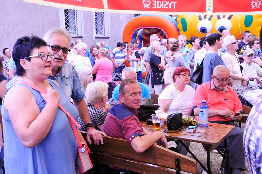W  Rudzie, na placu za przychodnią przy skrzyżowaniu ul. Gierałtowskiego i Jana Dobrego odbył się pierwszy z cyklu festynów rodzinnych "Po sąsiedzku". 