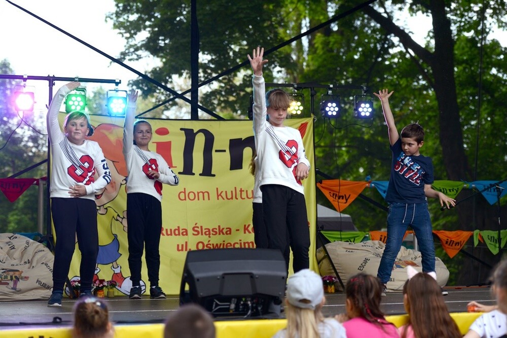 W sobotę Klub Aktywnego Seniora działający przy In-nYm Domu Kultury zorganizował Festyn Rodzinny. Nie zabrakło radości, uśmiechu i wesołej zabawy.

foto. Kolonowe