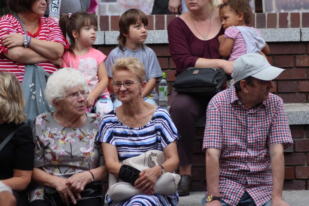 Jak co roku Towarzystwo Miłośników Orzegowa wraz z Miastem Ruda Śląska zorganizowało Festyn Orzegowski. Podczas imprezy władze miasta oficjalnie otworzyły rynek przy ul. Witolda Czapli.