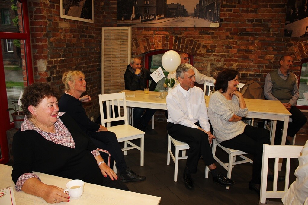 W ramach Dni Otwartych Funduszy Unijnych można było spędzić popołudnie na Pikniku ze Starszakami przy orzegowskim rynku. Było wesoło, tanecznie i po naszymu.