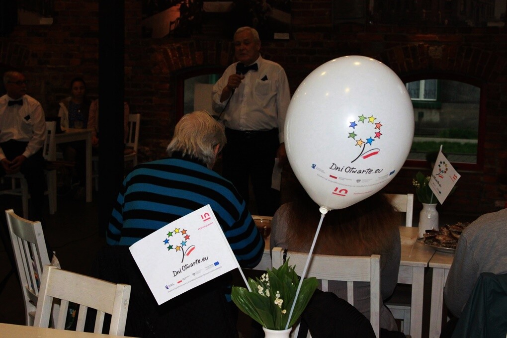 W ramach Dni Otwartych Funduszy Unijnych można było spędzić popołudnie na Pikniku ze Starszakami przy orzegowskim rynku. Było wesoło, tanecznie i po naszymu.