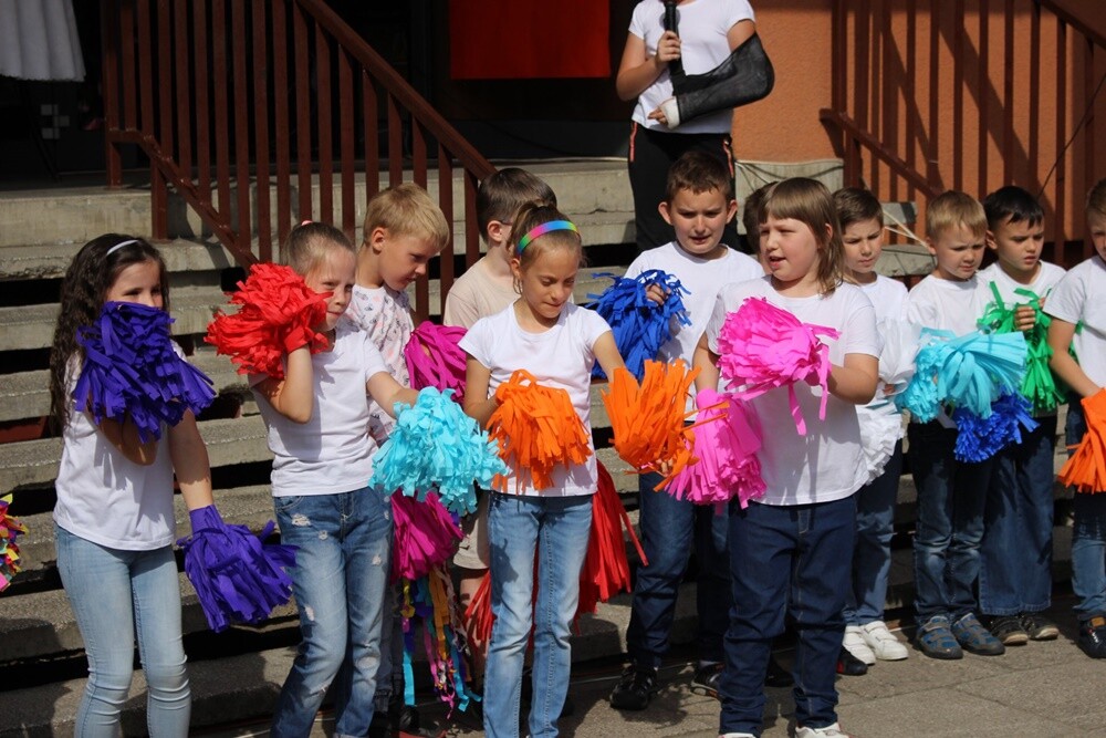 Dziś w Szkole Podstawowej Sportowej nr 15 w Halembie odbył się piknik sportowy w ramach Tygodnia Godności Osób Niepełnosprawnych. Spotkanie zainaugurowały występy artystyczne uczniów.