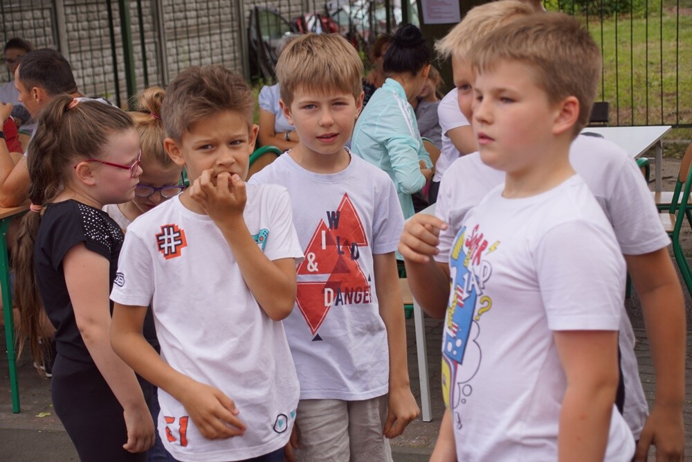 Dmuchańce, gry, zabawy, występy artystyczne i smaczny poczęstunek – to i wiele innych atrakcji czekało wczoraj na uczestników festynu przy Szkole Podstawowej nr 20 im. Marii Konopnickiej w Kochłowicach.