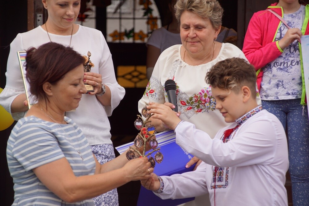 Dmuchańce, gry, zabawy, występy artystyczne i smaczny poczęstunek – to i wiele innych atrakcji czekało wczoraj na uczestników festynu przy Szkole Podstawowej nr 20 im. Marii Konopnickiej w Kochłowicach.