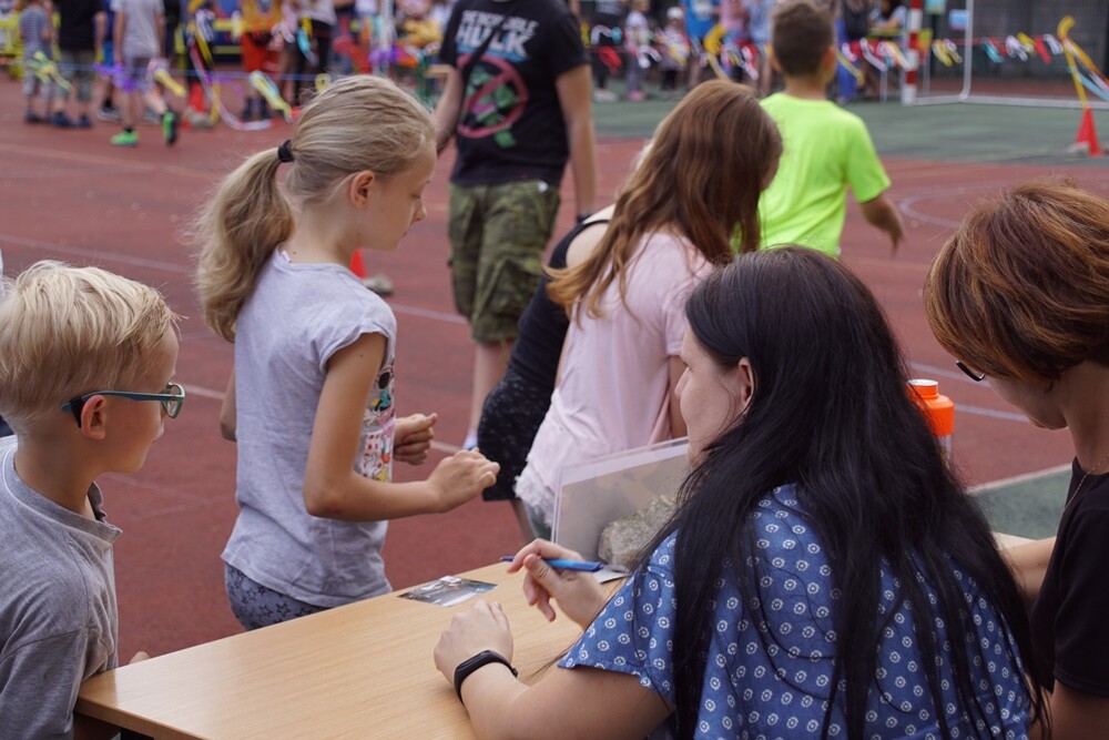 Dmuchańce, gry, zabawy, występy artystyczne i smaczny poczęstunek – to i wiele innych atrakcji czekało wczoraj na uczestników festynu przy Szkole Podstawowej nr 20 im. Marii Konopnickiej w Kochłowicach.