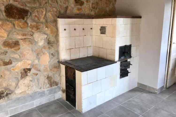 Remont miejskiego domku na "Ficinusie" praktycznie jest już na ukończeniu. W budynku przy ul. Kubiny ma się znajdować biblioteka, a także izba pamięci.