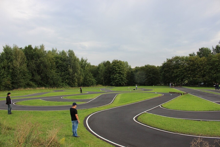 W sobotę i niedzielę na torze w Rudzie Śląskiej - Wirku przy ul. Kolberga odbywały się Finały Mistrzostw Polski modeli samochodów zdalnie sterowanych ON-ROAD.