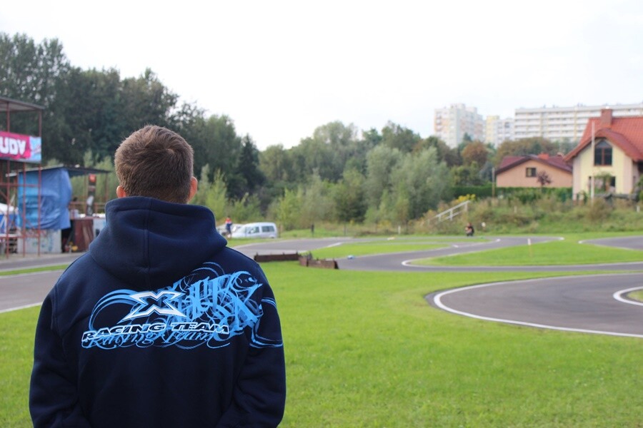 W sobotę i niedzielę na torze w Rudzie Śląskiej - Wirku przy ul. Kolberga odbywały się Finały Mistrzostw Polski modeli samochodów zdalnie sterowanych ON-ROAD.