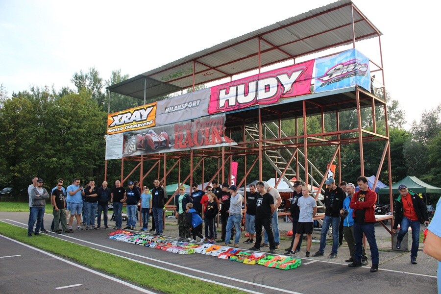 W sobotę i niedzielę na torze w Rudzie Śląskiej - Wirku przy ul. Kolberga odbywały się Finały Mistrzostw Polski modeli samochodów zdalnie sterowanych ON-ROAD.