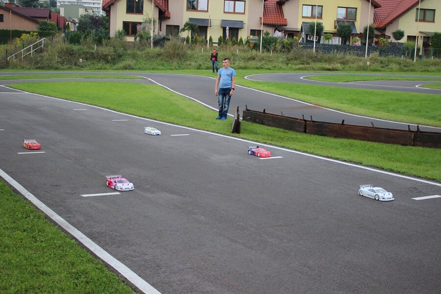 W sobotę i niedzielę na torze w Rudzie Śląskiej - Wirku przy ul. Kolberga odbywały się Finały Mistrzostw Polski modeli samochodów zdalnie sterowanych ON-ROAD.