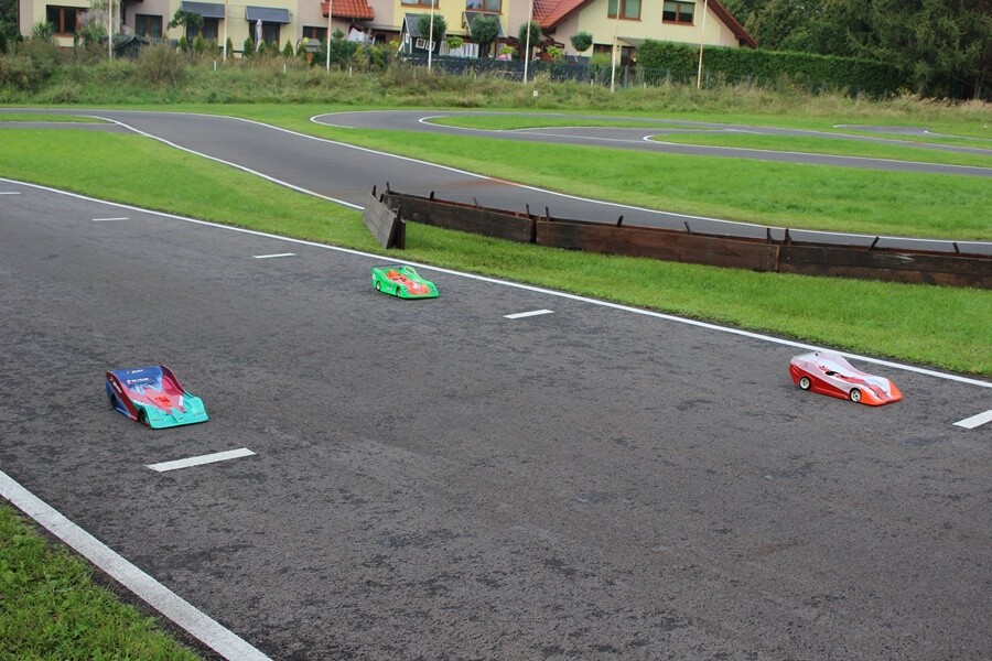 W sobotę i niedzielę na torze w Rudzie Śląskiej - Wirku przy ul. Kolberga odbywały się Finały Mistrzostw Polski modeli samochodów zdalnie sterowanych ON-ROAD.