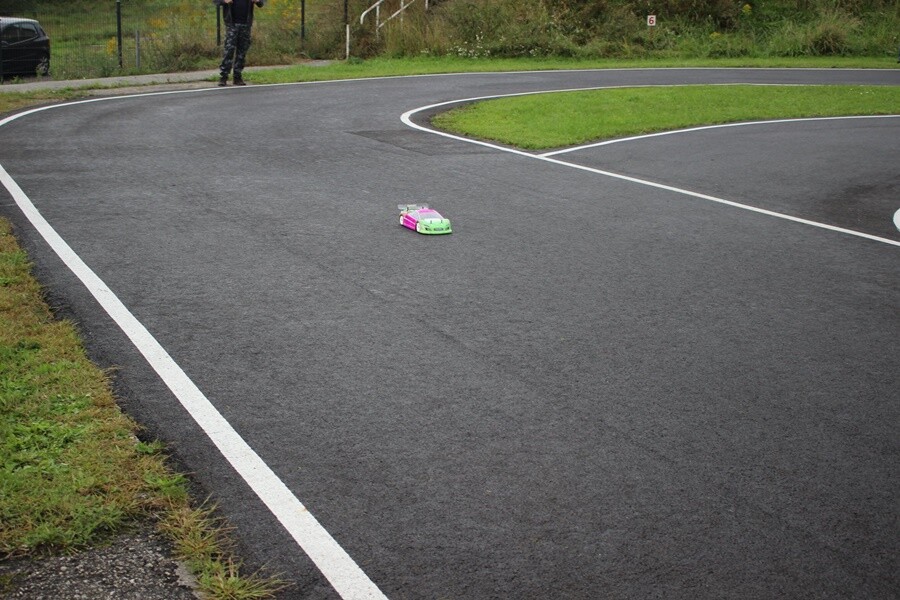 W sobotę i niedzielę na torze w Rudzie Śląskiej - Wirku przy ul. Kolberga odbywały się Finały Mistrzostw Polski modeli samochodów zdalnie sterowanych ON-ROAD.