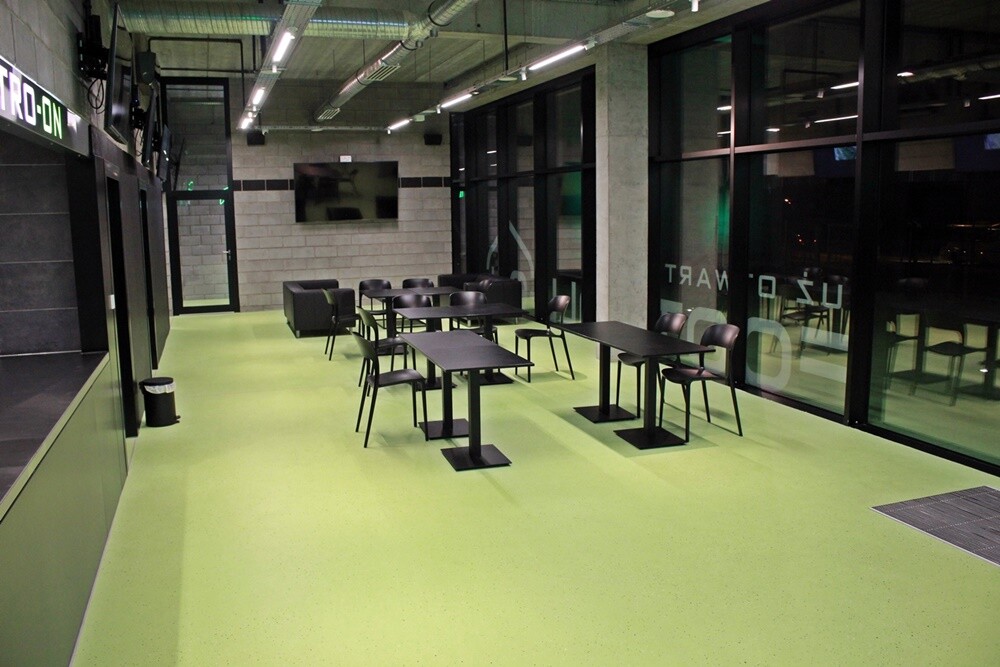 Kompleks sportowy Football-on przy ul. Czarnoleśnej kilka dni temu został oficjalnie otwarty. Centrum mieści m.in. trzy całoroczne hale piłkarskie 24 m x 44 m, salę do treningu funkcjonalnego.