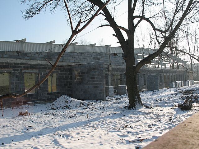 Budowa, stan na styczeń 2007 – widok na część produkcyjno-magazynową od ulicy Karola GoduliAutor: Marcin Kończak &copy; Rudzki Inkubator Przedsiębiorczości