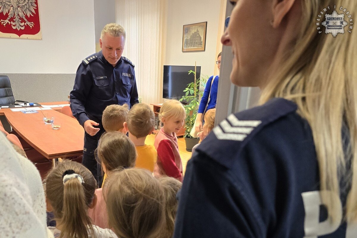 Przedszkolaki odwiedziły komendę policji w Świętochłowicach / fot. KMP Świętochłowice