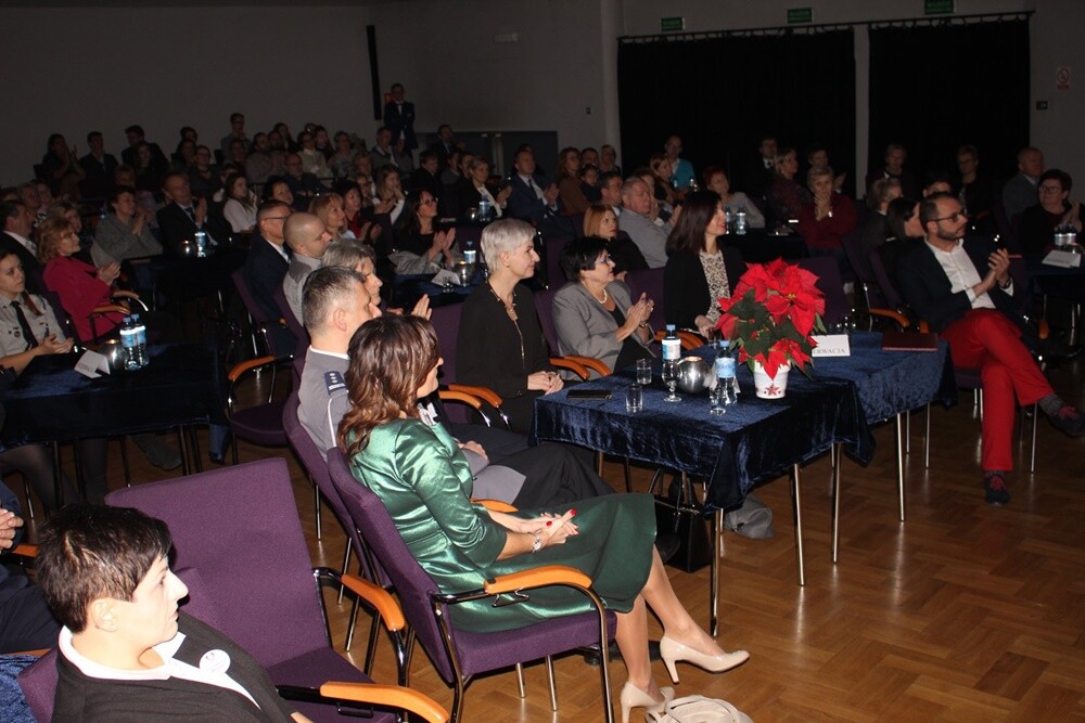 Po raz ósmy członkowie Stowarzyszenia na Rzecz Dzieci i Młodzieży „Przystanek” zorganizowali galę „Anioły Wolontariatu”, podczas której nagrodzono osoby i organizacje działające dla innych lub w szczytnym celu.