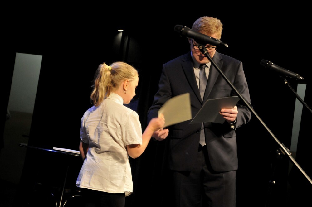 W Miejskim Centrum Kultury im. Henryka Bisty odbyła się dzisiaj gala jubileuszowego, 25. Szkolnego Festiwalu Teatralnego, organizowanego już od ćwierćwiecza w Szkole Podstawowej nr 22 w Rudzie Śląskiej.