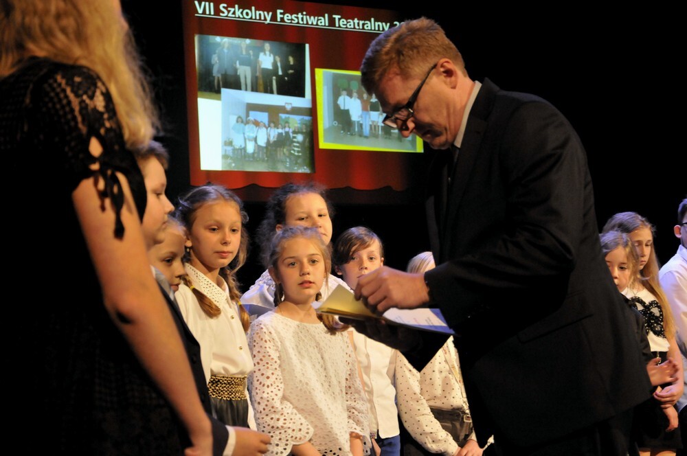 W Miejskim Centrum Kultury im. Henryka Bisty odbyła się dzisiaj gala jubileuszowego, 25. Szkolnego Festiwalu Teatralnego, organizowanego już od ćwierćwiecza w Szkole Podstawowej nr 22 w Rudzie Śląskiej.