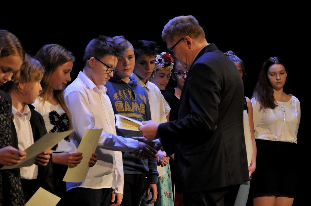 W Miejskim Centrum Kultury im. Henryka Bisty odbyła się dzisiaj gala jubileuszowego, 25. Szkolnego Festiwalu Teatralnego, organizowanego już od ćwierćwiecza w Szkole Podstawowej nr 22 w Rudzie Śląskiej.