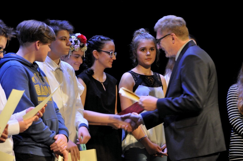 W Miejskim Centrum Kultury im. Henryka Bisty odbyła się dzisiaj gala jubileuszowego, 25. Szkolnego Festiwalu Teatralnego, organizowanego już od ćwierćwiecza w Szkole Podstawowej nr 22 w Rudzie Śląskiej.