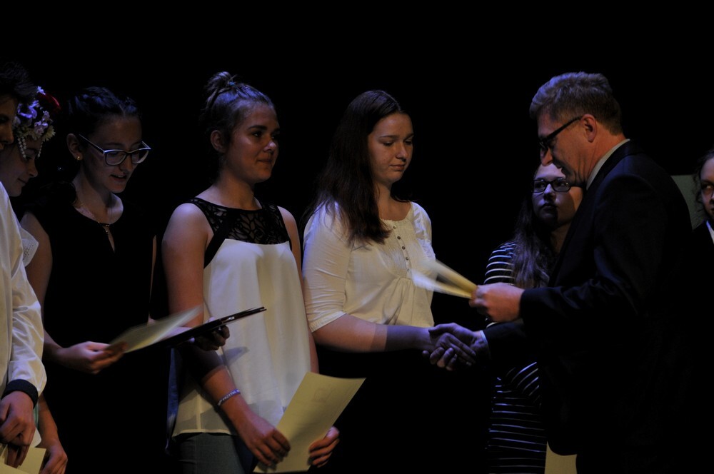 W Miejskim Centrum Kultury im. Henryka Bisty odbyła się dzisiaj gala jubileuszowego, 25. Szkolnego Festiwalu Teatralnego, organizowanego już od ćwierćwiecza w Szkole Podstawowej nr 22 w Rudzie Śląskiej.