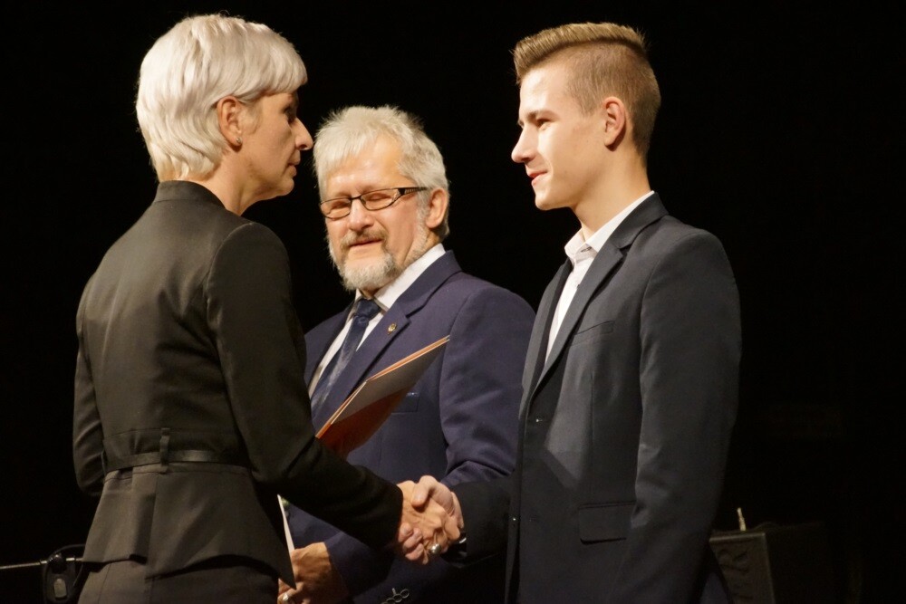 Dziś w Miejskim Centrum Kultury im. Henryka Bisty, 53 sportowców oraz 11 trenerów z Rudy Śląskiej otrzymało nagrody Prezydenta Miasta za osiągnięcia i wyniki uzyskane w 2018 roku. Na koniec gali wraz z zespołem wystąpił Maciej Balcar.