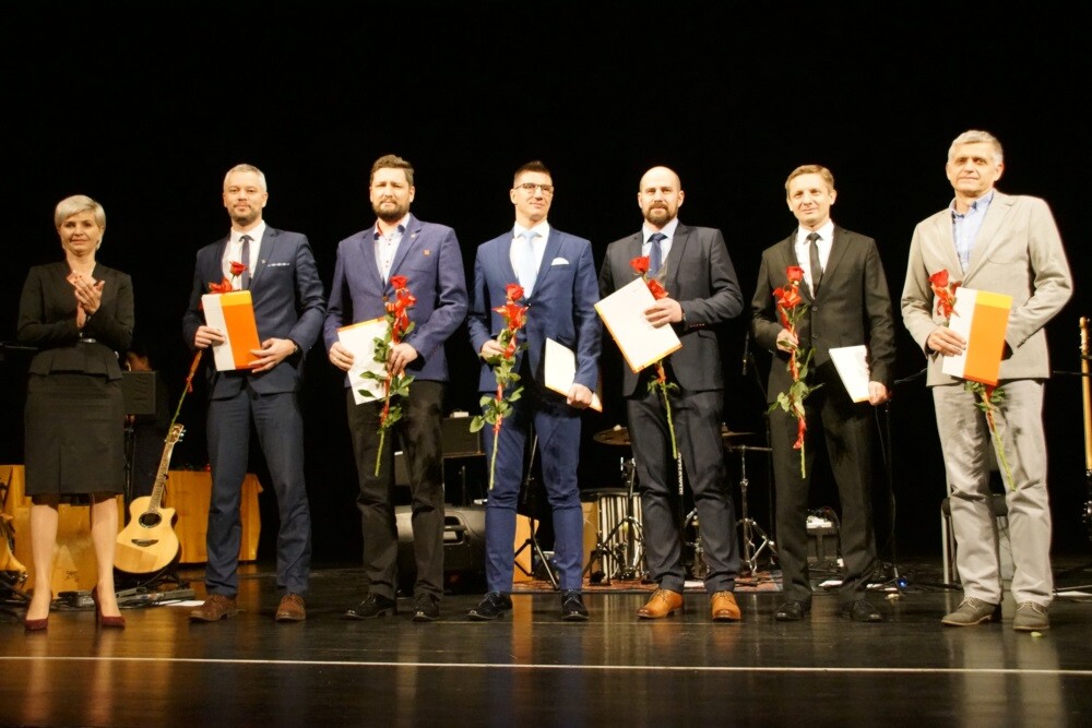 Dziś w Miejskim Centrum Kultury im. Henryka Bisty, 53 sportowców oraz 11 trenerów z Rudy Śląskiej otrzymało nagrody Prezydenta Miasta za osiągnięcia i wyniki uzyskane w 2018 roku. Na koniec gali wraz z zespołem wystąpił Maciej Balcar.