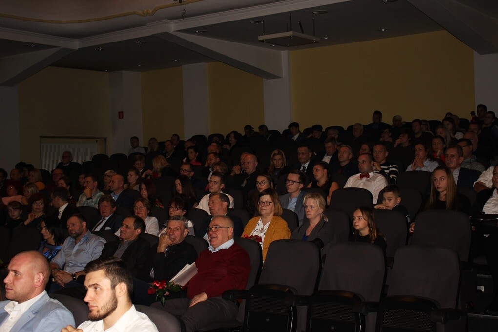 Wczoraj w Miejskim Centrum Kultury im. Henryka Bisty, ponad 60 sportowców oraz kilkunastu trenerów z Rudy Śląskiej otrzymało nagrody Prezydenta Miasta za osiągnięcia i wyniki uzyskane w 2019 roku. 