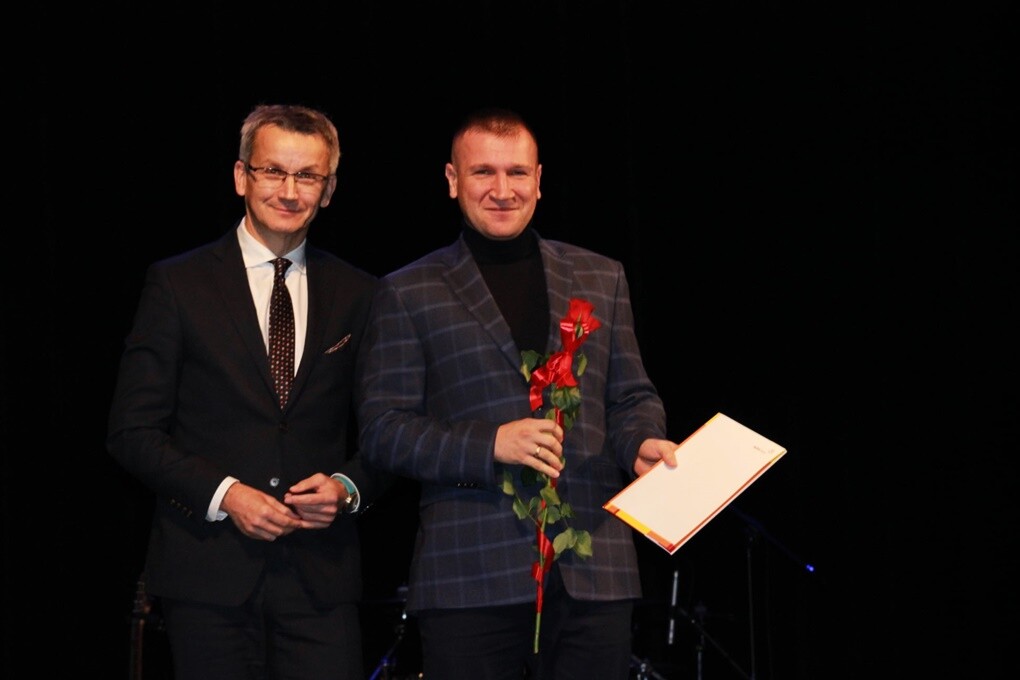 Wczoraj w Miejskim Centrum Kultury im. Henryka Bisty, ponad 60 sportowców oraz kilkunastu trenerów z Rudy Śląskiej otrzymało nagrody Prezydenta Miasta za osiągnięcia i wyniki uzyskane w 2019 roku. 