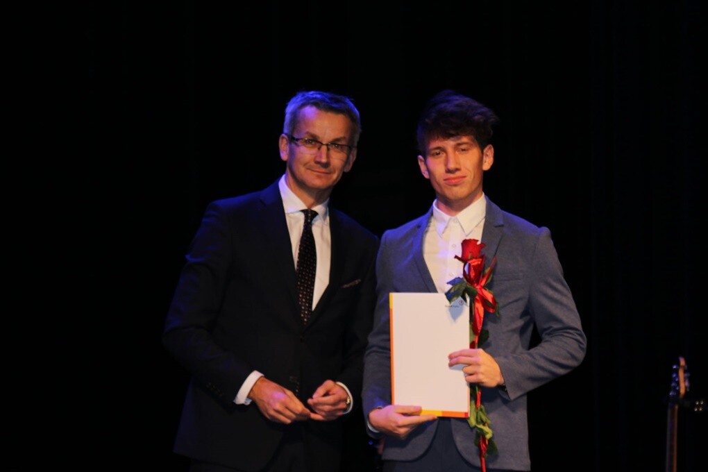 Wczoraj w Miejskim Centrum Kultury im. Henryka Bisty, ponad 60 sportowców oraz kilkunastu trenerów z Rudy Śląskiej otrzymało nagrody Prezydenta Miasta za osiągnięcia i wyniki uzyskane w 2019 roku. 