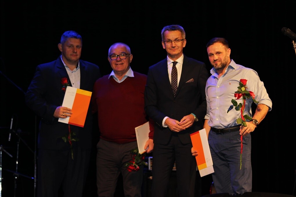 Wczoraj w Miejskim Centrum Kultury im. Henryka Bisty, ponad 60 sportowców oraz kilkunastu trenerów z Rudy Śląskiej otrzymało nagrody Prezydenta Miasta za osiągnięcia i wyniki uzyskane w 2019 roku. 