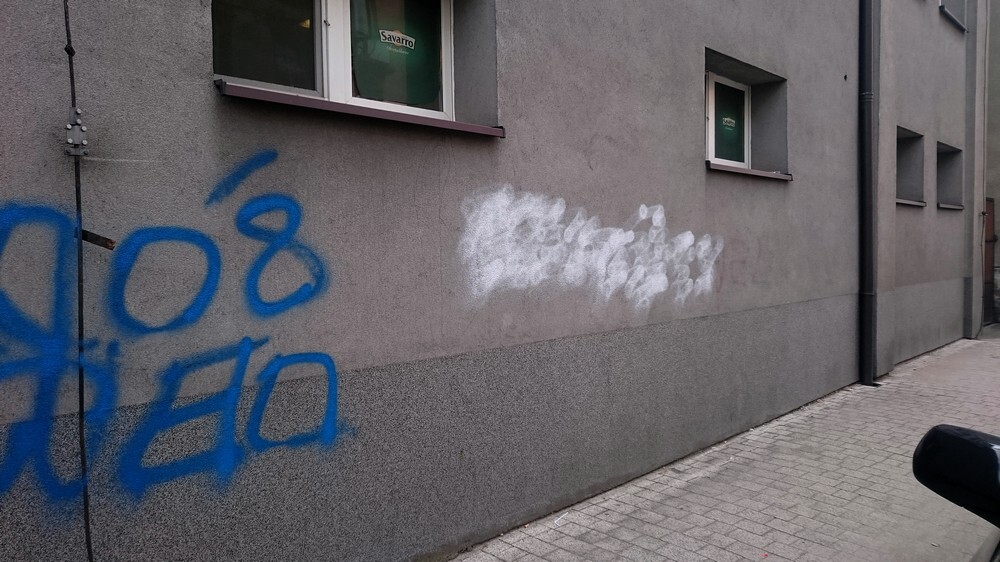 Popisane i zniszczone farbą mury i elewacje - żadne miasto nie jest od tego wolne, nie ma też stuprocentowo skutecznego sposobu na zwalczanie takiego wandalizmu.
