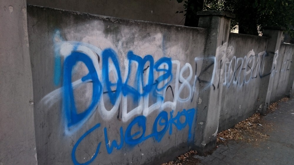 Popisane i zniszczone farbą mury i elewacje - żadne miasto nie jest od tego wolne, nie ma też stuprocentowo skutecznego sposobu na zwalczanie takiego wandalizmu.