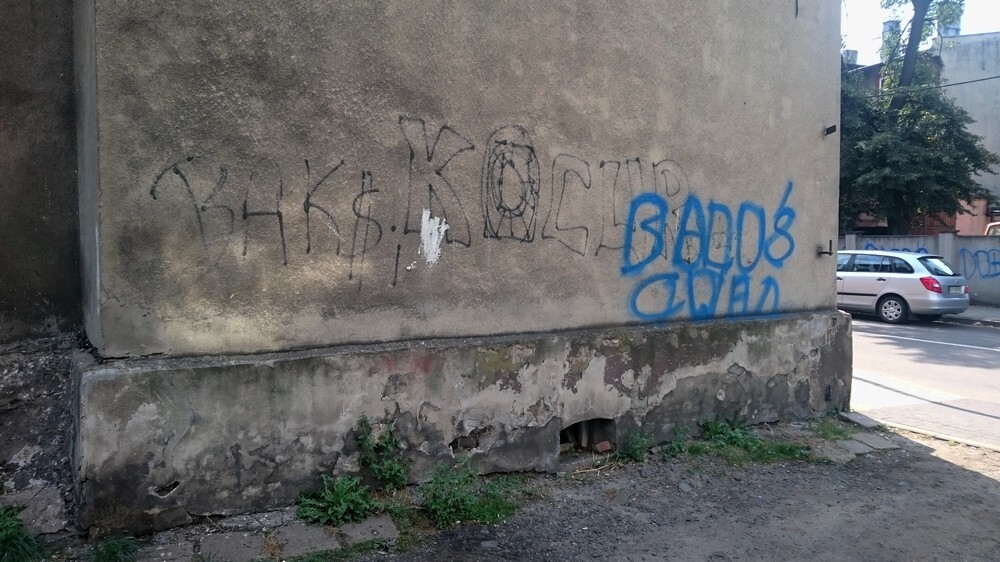 Popisane i zniszczone farbą mury i elewacje - żadne miasto nie jest od tego wolne, nie ma też stuprocentowo skutecznego sposobu na zwalczanie takiego wandalizmu.