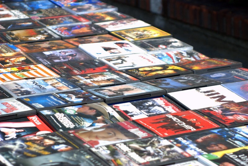 Wireckie Luftowanie Szranków i giełda staroci: Popularnością cieszyło się stoisko z filmami i płytami.