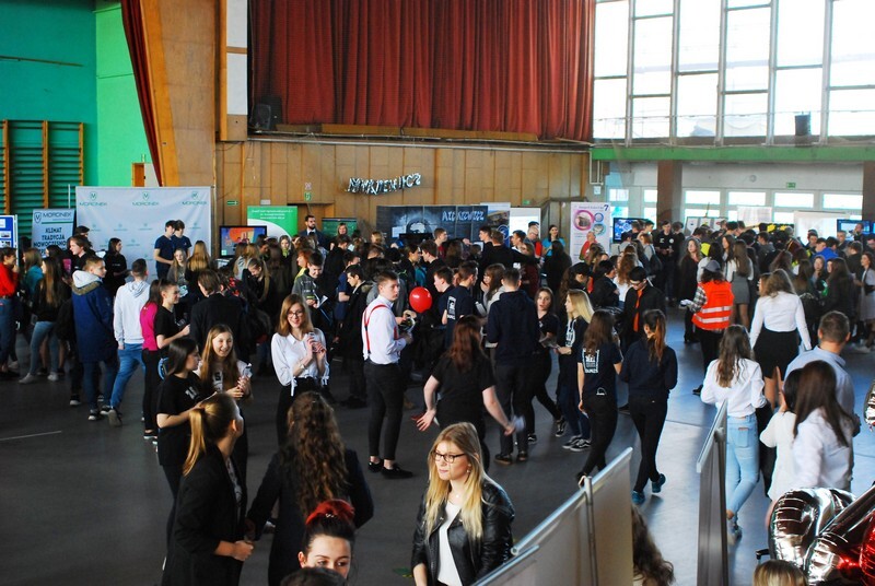 Kierunki kształcenia w rudzkich technikach są bardzo zróżnicowane.Młodzież może się kształcić m.in. na kierunku: technik realizacji nagrań, technik realizacji nagłośnień, technik lotniskowych służb operacyjnych, technik fotografii i multimediów, technik szerokopasmowej komunikacji elektronicznej czy technik chłodnictwa klimatyzacji.